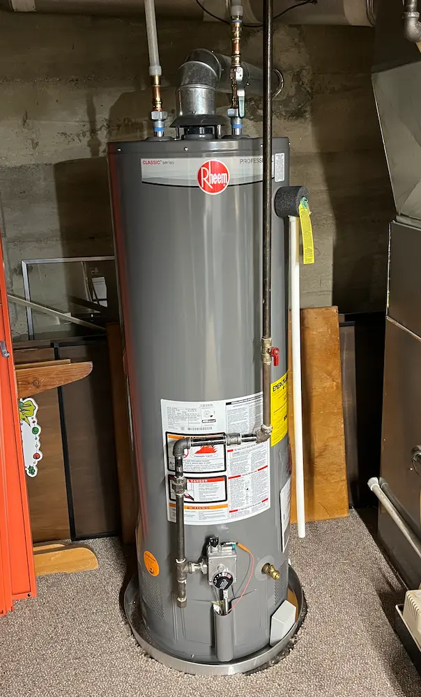 Rheem natural draft water heater with metal vent pipe